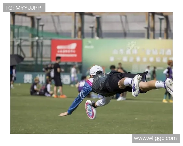 广州飞盘队在极限运动联赛中的团队协作表现分析与点评